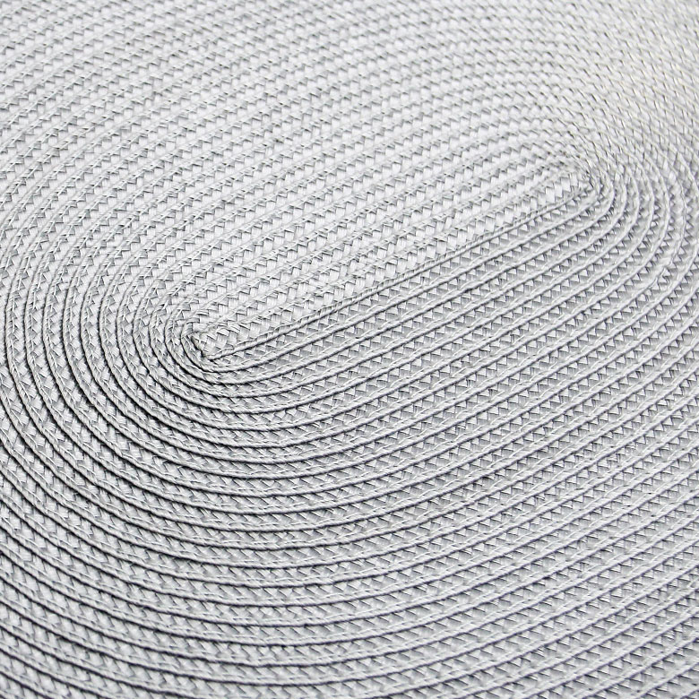 楕円の渦を描くような編み目。少しツヤのある柔らかな質感。