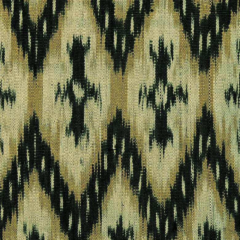 縦糸と横糸から編まれる布はそれぞれに独創的な模様が施されています。