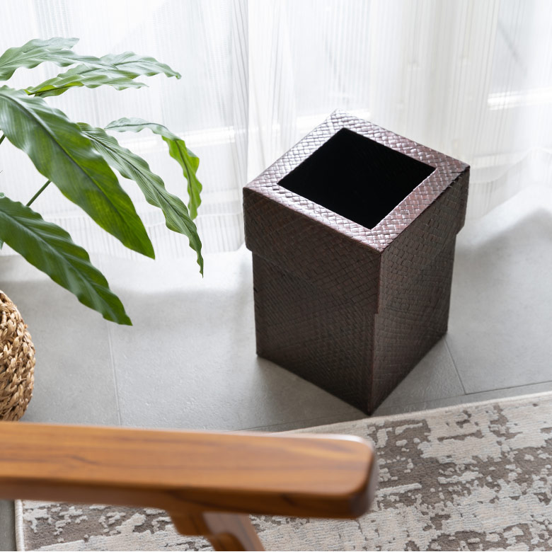 20リットルで大容量、大型でスリムなごみ箱