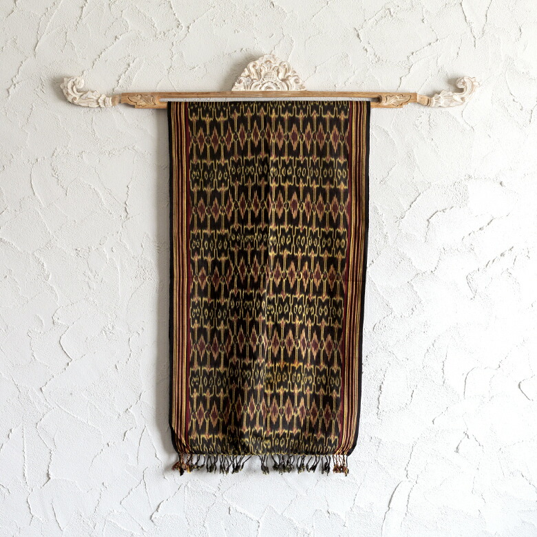 バリ島の独特な模様が入った手織りのアジアンイカット