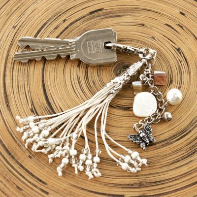 【メール便対応】天然のシェルとビーズタッセルのふさふさアジアン キーホルダー[アイボリー色][1204]【タッセル キーホルダーおしゃれ タッセル ストラップ 貝殻 バリ 雑貨 アジア雑貨 アジアン雑貨】【キーホルダ
