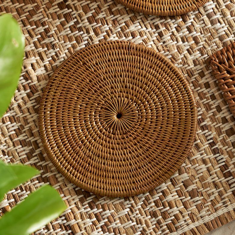 アタで編まれた丸型コースター1枚（ハイクオリティ）