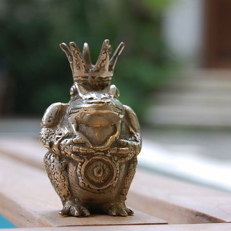 アジアンオブジェ[カエルの王様Mサイズ][9502]【かえる 蛙 王冠 真鍮製 ...