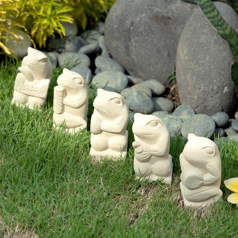 バリ島・ハンドメイド カエル彫刻 石材製 クリーム色15cm×15cm×32cm バリ島のカエルの石像や置物の意味は？縁起物？｜Cocobariコラム