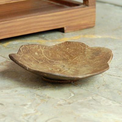 ココナッツの殻で出来た花びら型ソープディッシュ(10432)【石鹸トレイ 石鹸トレー 石鹸皿 石鹸置き 石鹸ホルダー 石鹸台 せっけん皿 せっけん置き せっけん台 収納トレイ 小物入れトレー バリ 雑貨 アジア雑貨 アジ