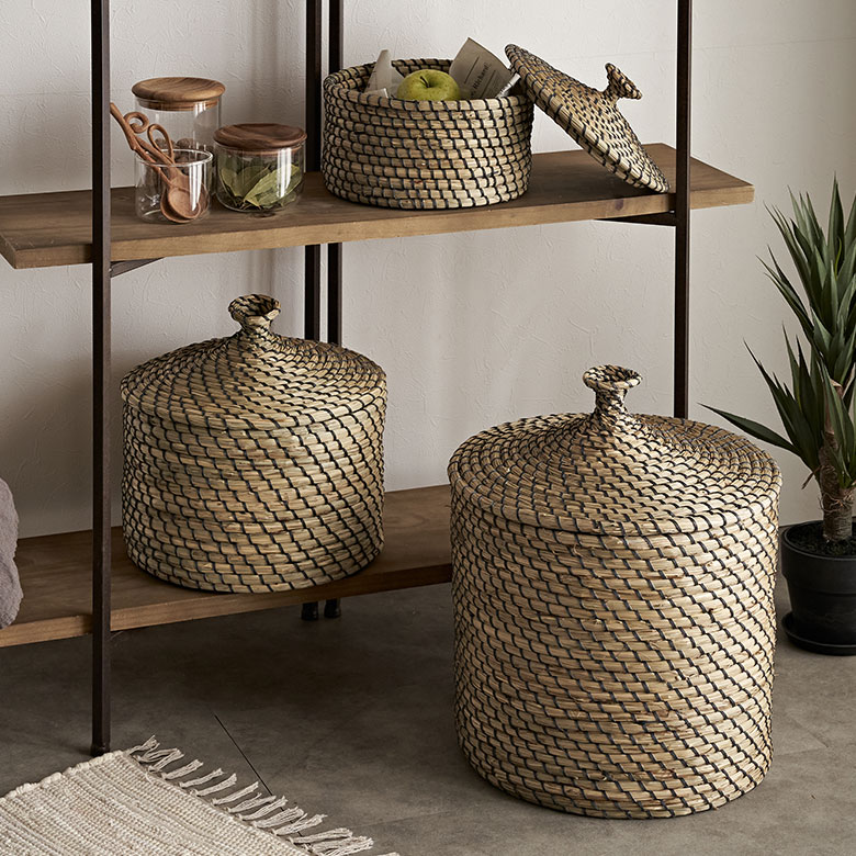 シーグラス製フタ付きラウンドかごバスケットSMLの3個セットバスケット見えないダストボックス小物入れカゴ収納ケースアジアン雑貨ゴミ箱ごみ箱寝室家具ふた付きリビングおしゃれアジア雑貨バリ雑貨蓋付きエスニック[vn50575-set]