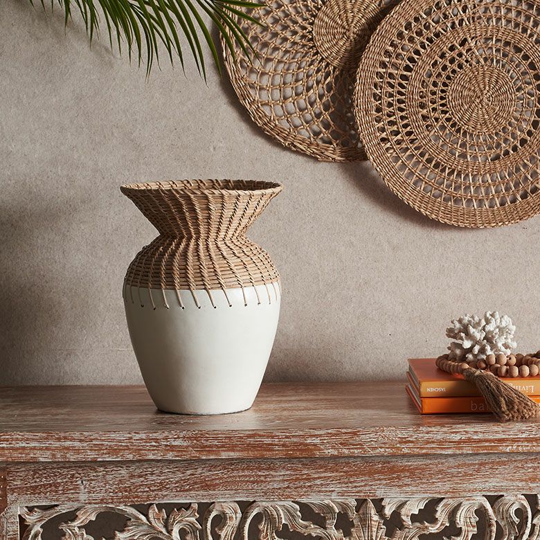 伝統と自然が織りなすアートピース。暮らしに温もりを添えるテラコッタ