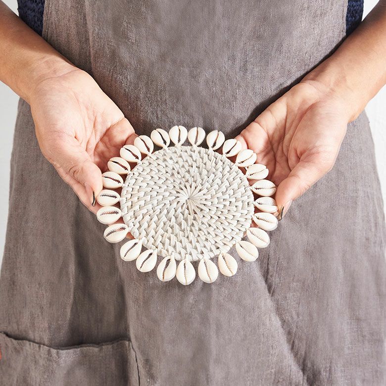 【メール便対応】コースターラタンラウンド約W14cm×D14cm×H0.5cmシェル貝キッチン雑貨[13893]【円型丸形テーブルウェアコーラルターコイズホワイトグレーエスニックおしゃれリゾートアジアン雑貨アジアバリ雑貨】