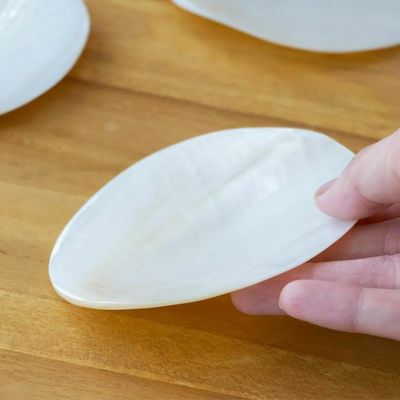 プレート シェル 天然 お皿 平皿 小皿 取り皿 貝 約 W 9.2cm D 7.3cm H 0.4cm ホワイト 食器 小さめ ハンドメイド かわいい おもてなし カフェ レストラン テーブルセッティング テーブルコーディネート ギフト プレ