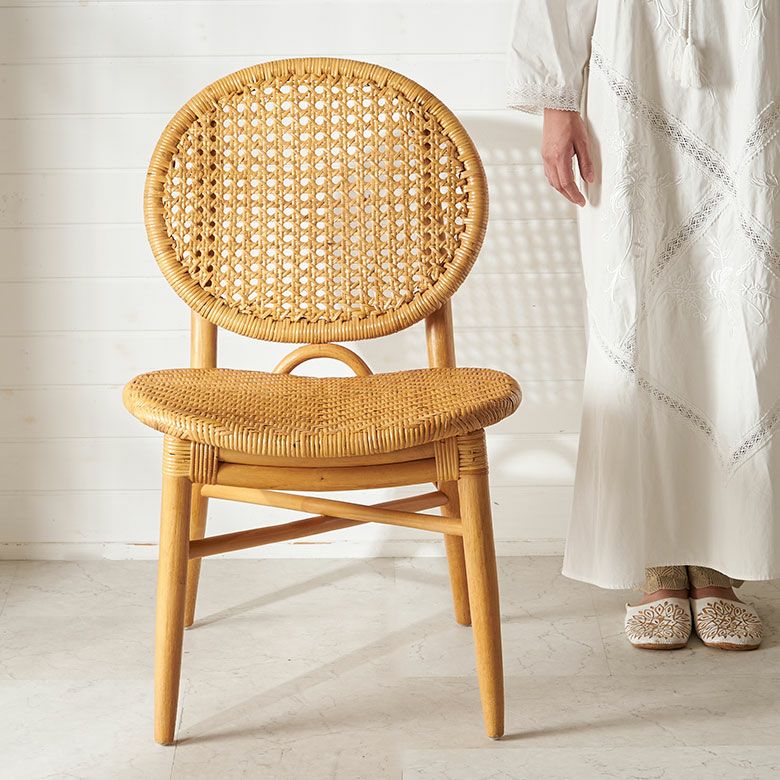 軽くて丈夫・背面がメッシュで通気性抜群のラタン編みダイニング