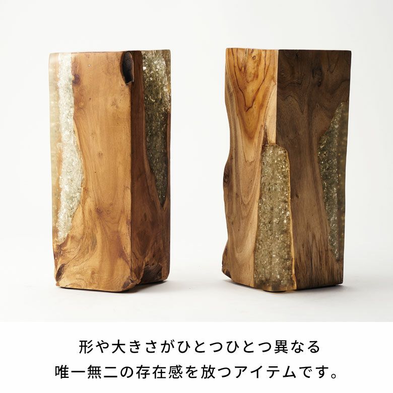 ブックエンドとしても使えるチーク古木とクラッシュガラスの