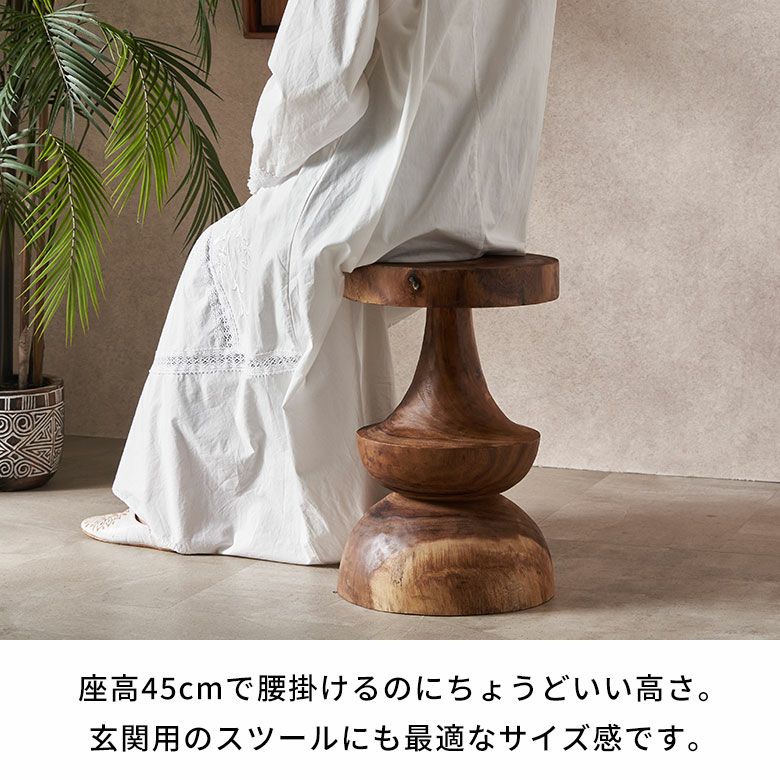 モンキーポッドツリーの無垢材から削り出したサイドテーブル